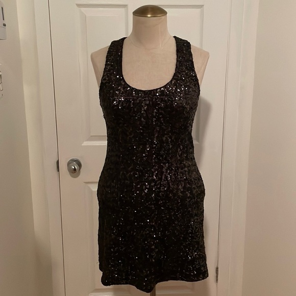 Alice + Olivia
Sequin dress - Picture 3 of 15
